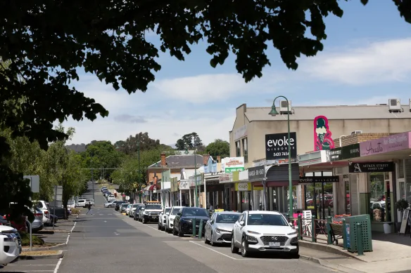 Gisborne-Melbourne-Pearl