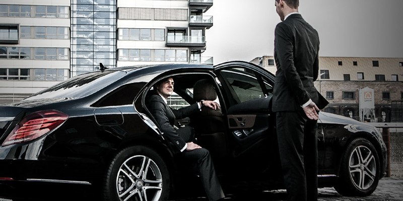 Chauffeur-Car-Pearl-1